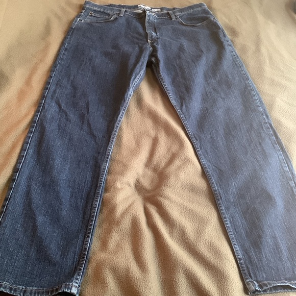 Men’s Wrangler reserve advanced comfort blue jeans. Size 38x32 - Picture 4 of 7